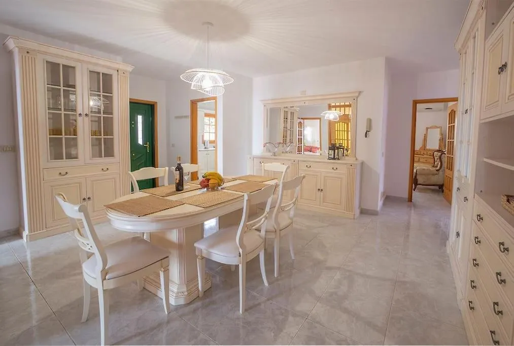 Villa Teram Alajero